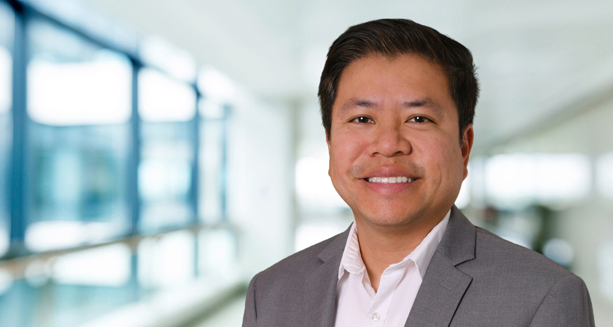 Edward Valmores, Holthouse Carlin & Van Trigt LLP Photo